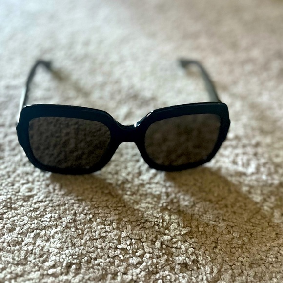 COPY - Authentic Gucci sunglasses - Picture 1 of 12